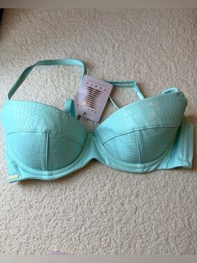 Croc Texture Bra in Aqua Mint
